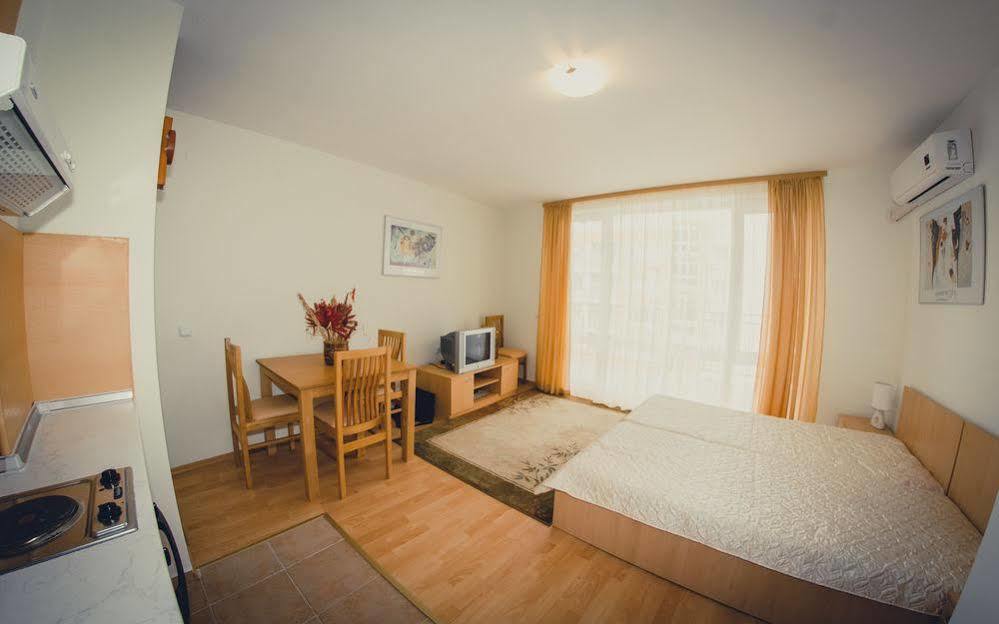 Messambria Beach Apartments Sveti Vlas Buitenkant foto